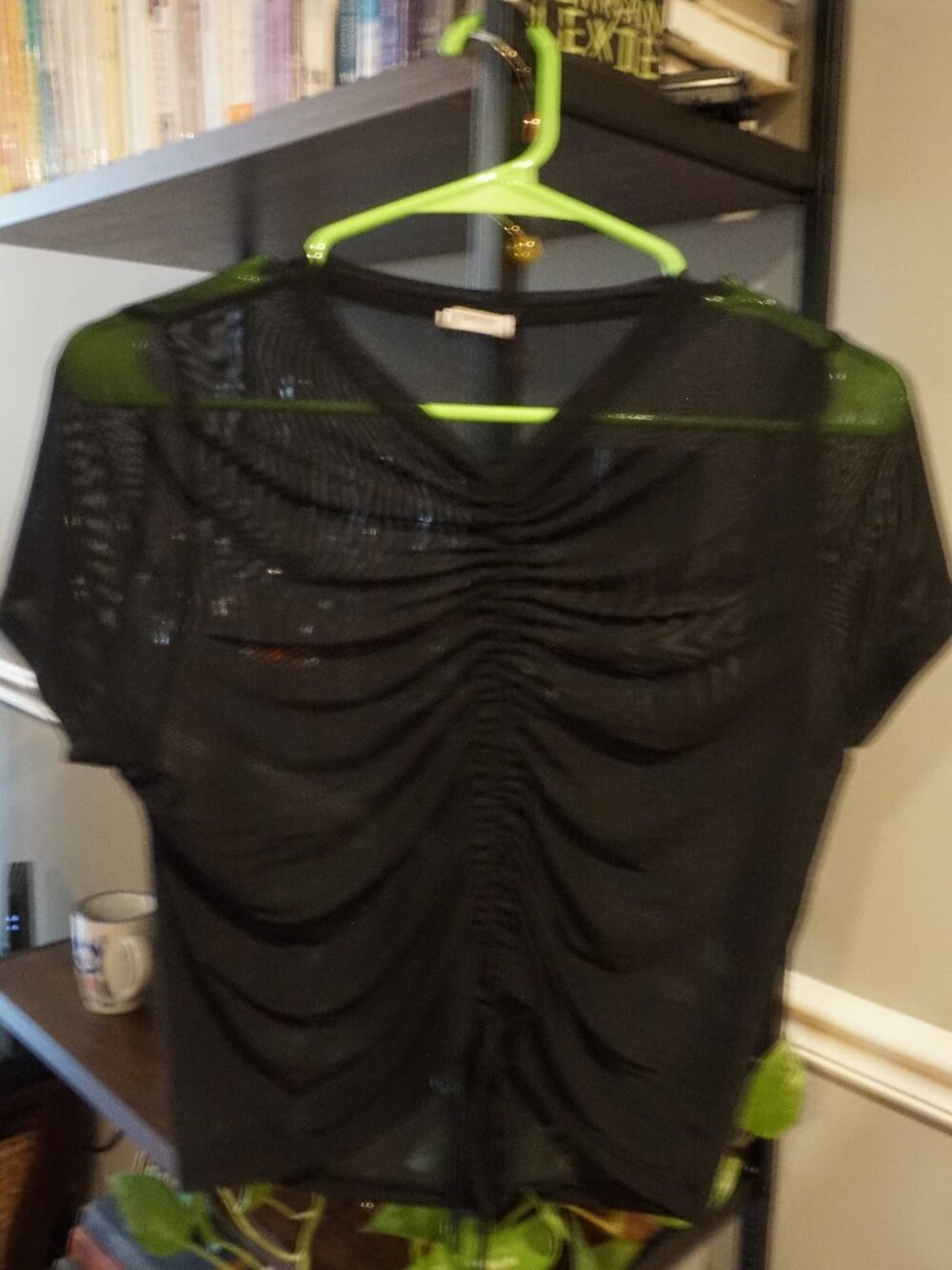 Mesh cropped shirt